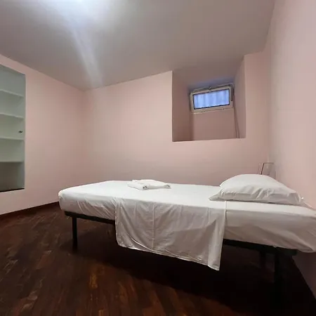 Intero In Via Caffaro Numero 34 Apartamento