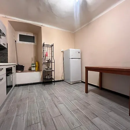 Intero In Via Caffaro Numero 34 Apartamento