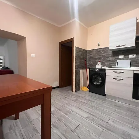 Intero In Via Caffaro Numero 34 * Génova